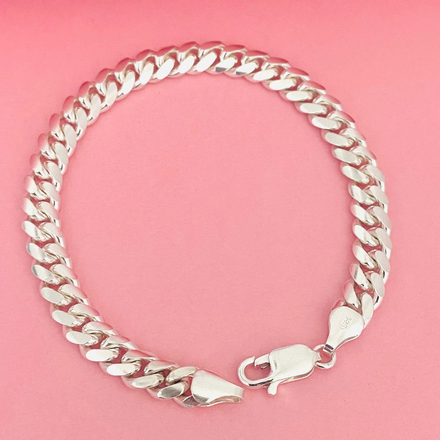 Luisana Jewelry Cuban Bracelet in shiny silver with a secure clasp for a stylish look