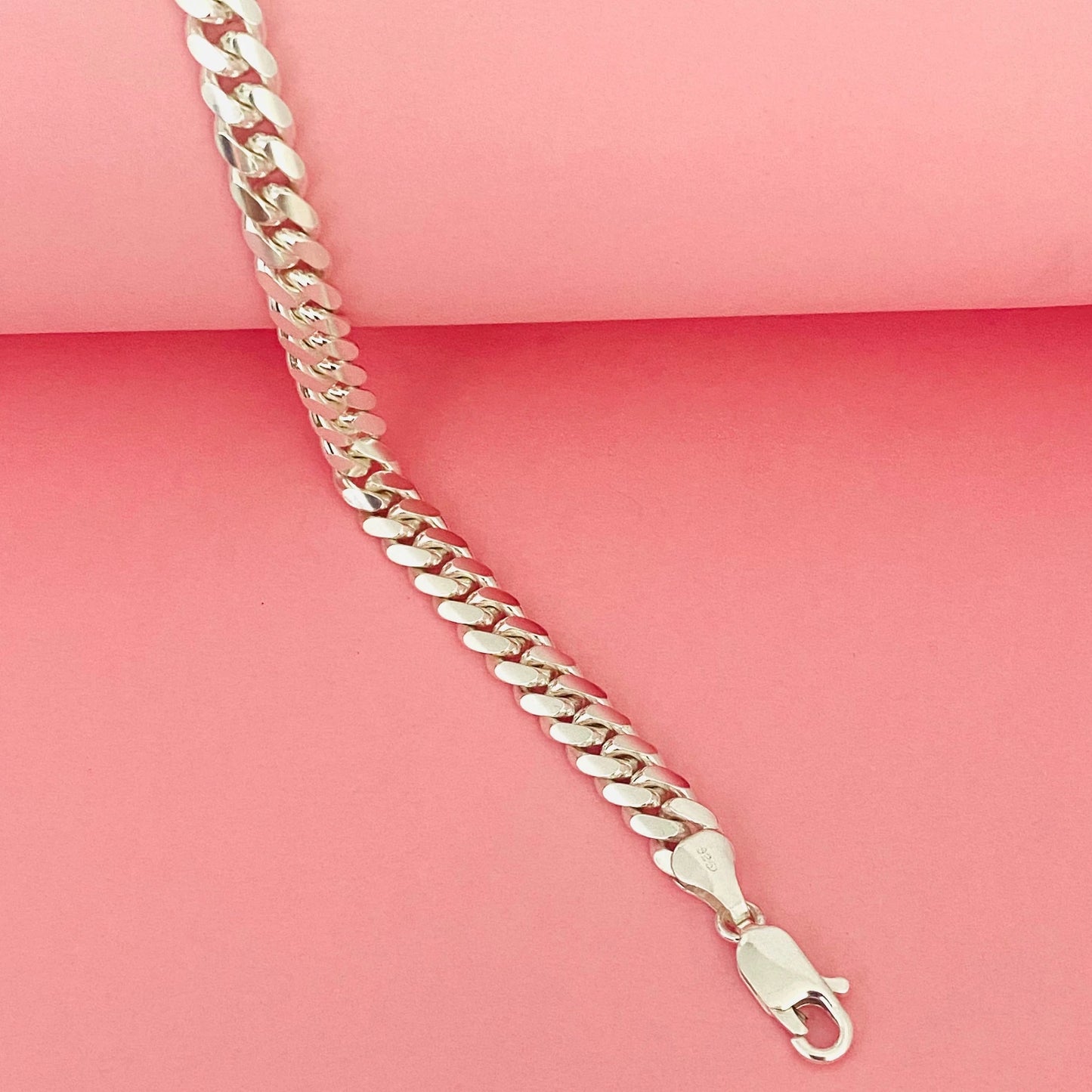 Stylish Cuban Bracelet in silver with a secure clasp, perfect for everyday wear