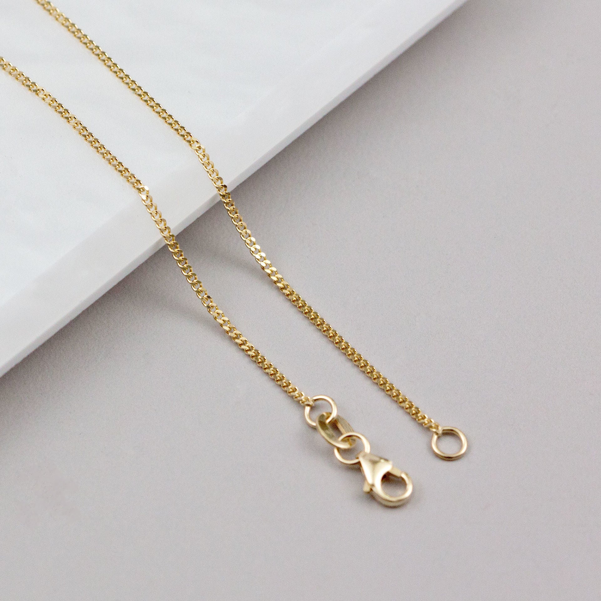 Luisana Jewelry Cuban Chain 1.4mm in gold with lobster clasp for a stylish accessory