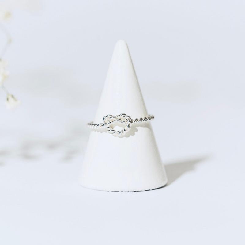 Delicate Luisana Jewelry Endless Ring in silver with a twisted design for everyday elegance