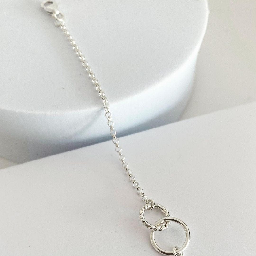 Luisana Jewelry Eternal Bracelet in silver featuring interlocking circles on a delicate chain