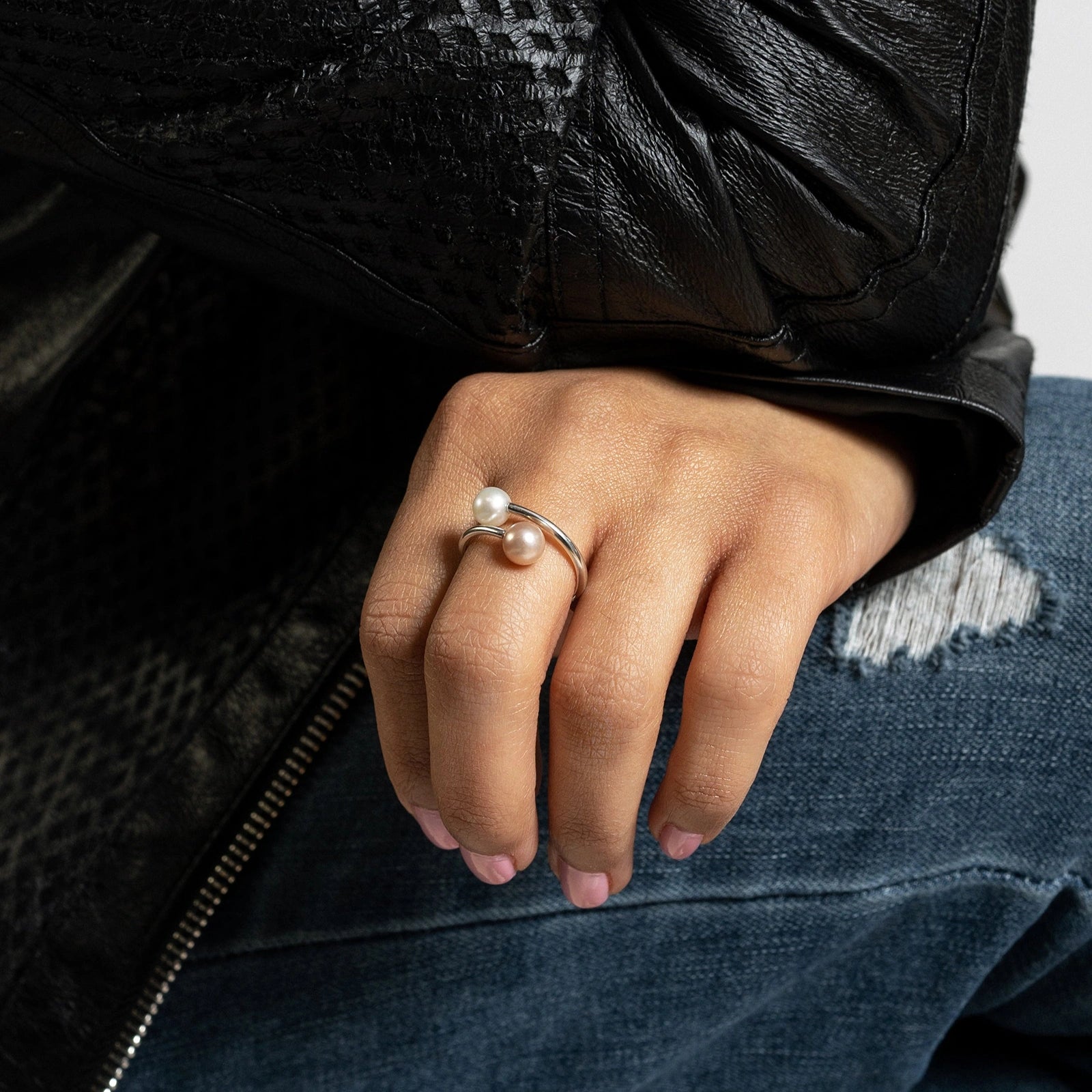 Luisana Jewelry Florencia Ring featuring two elegant pearls on a sleek silver band