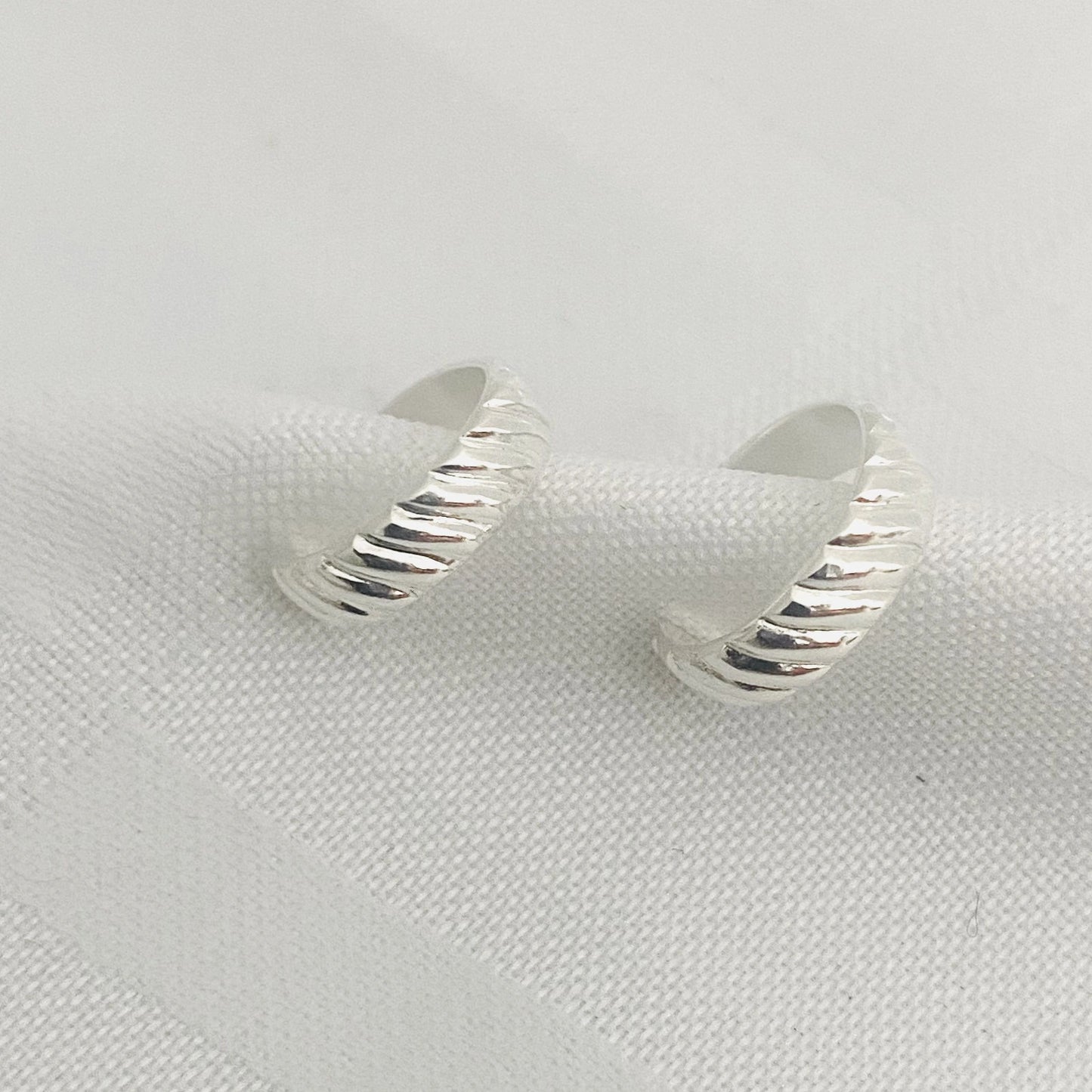 Luisana Jewelry Grace ear cuff in silver with a stylish twisted design for elegant ear accessories