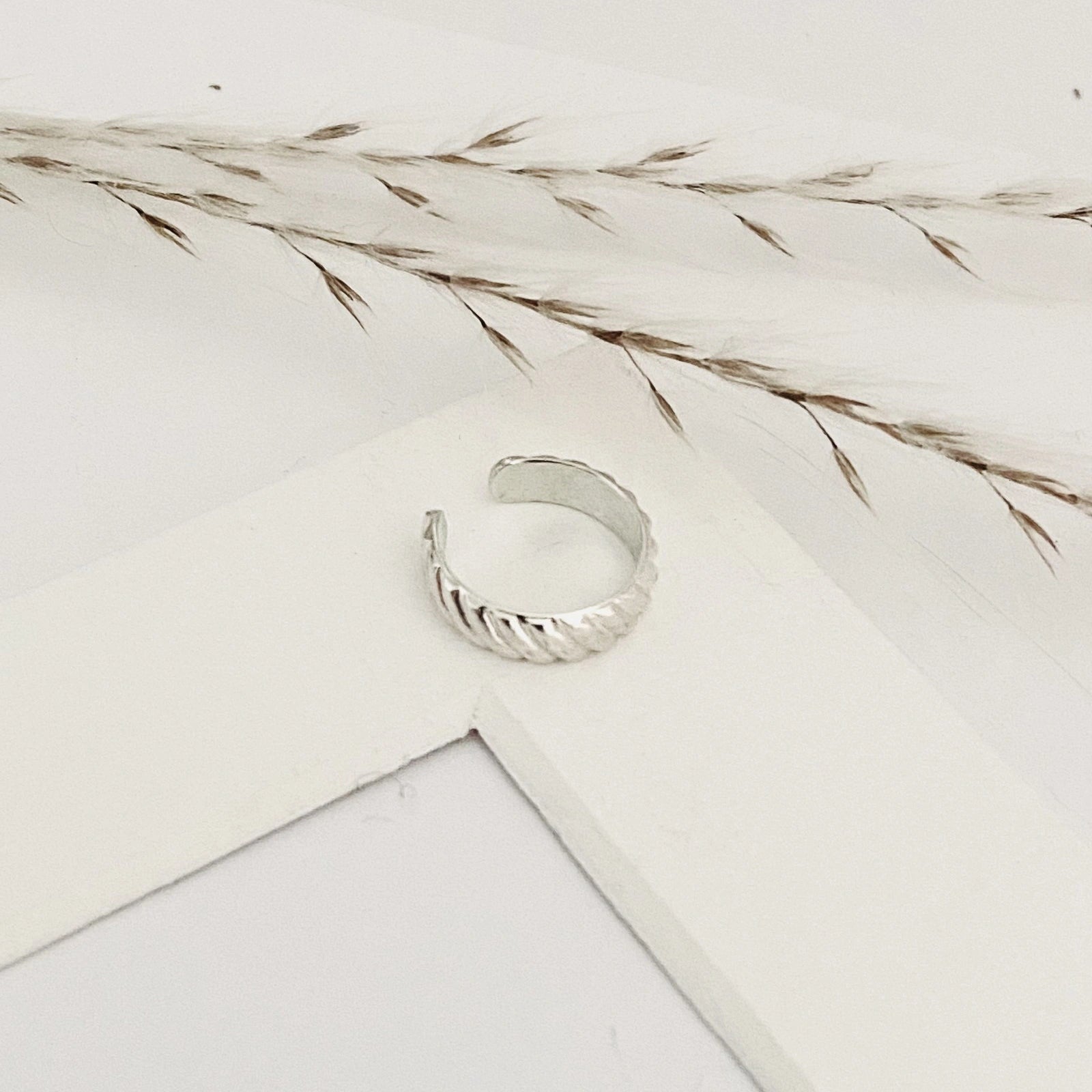 Luisana Jewelry Grace ear cuff in silver with a twisted design for stylish ear accessories