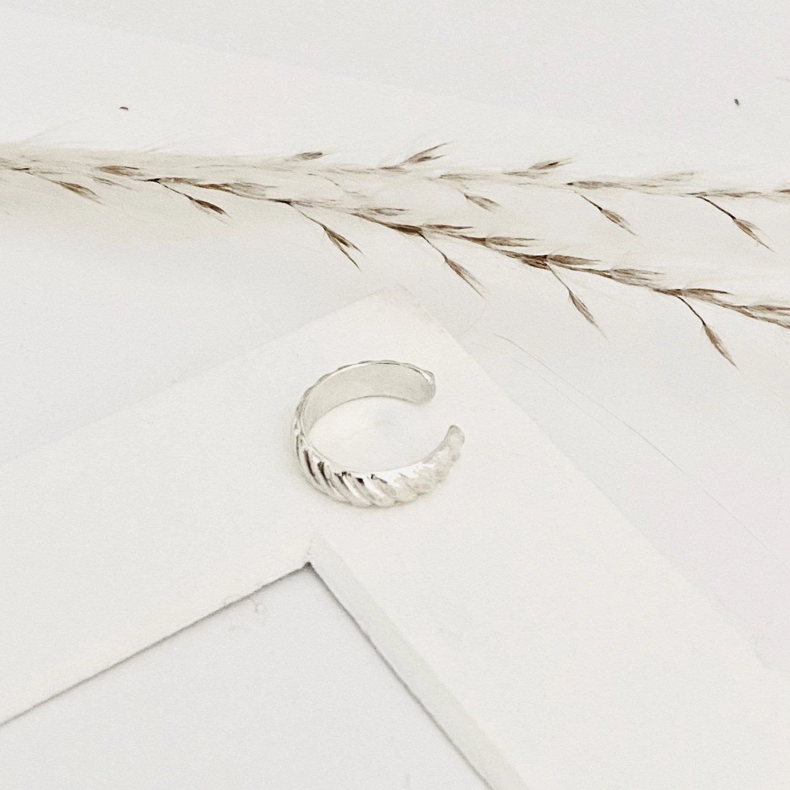 Luisana Jewelry Grace ear cuff in silver with a twisted design for a stylish look