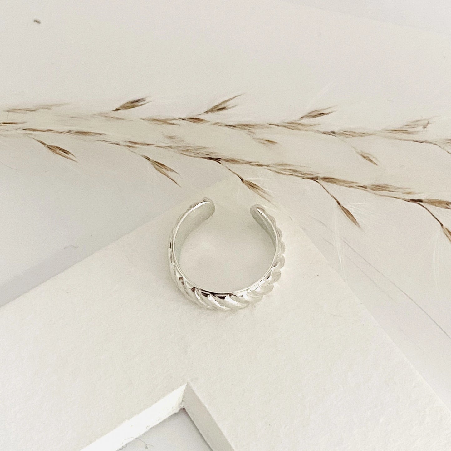 Luisana Jewelry Grace ear cuff in silver with a braided design for a stylish ear accessory