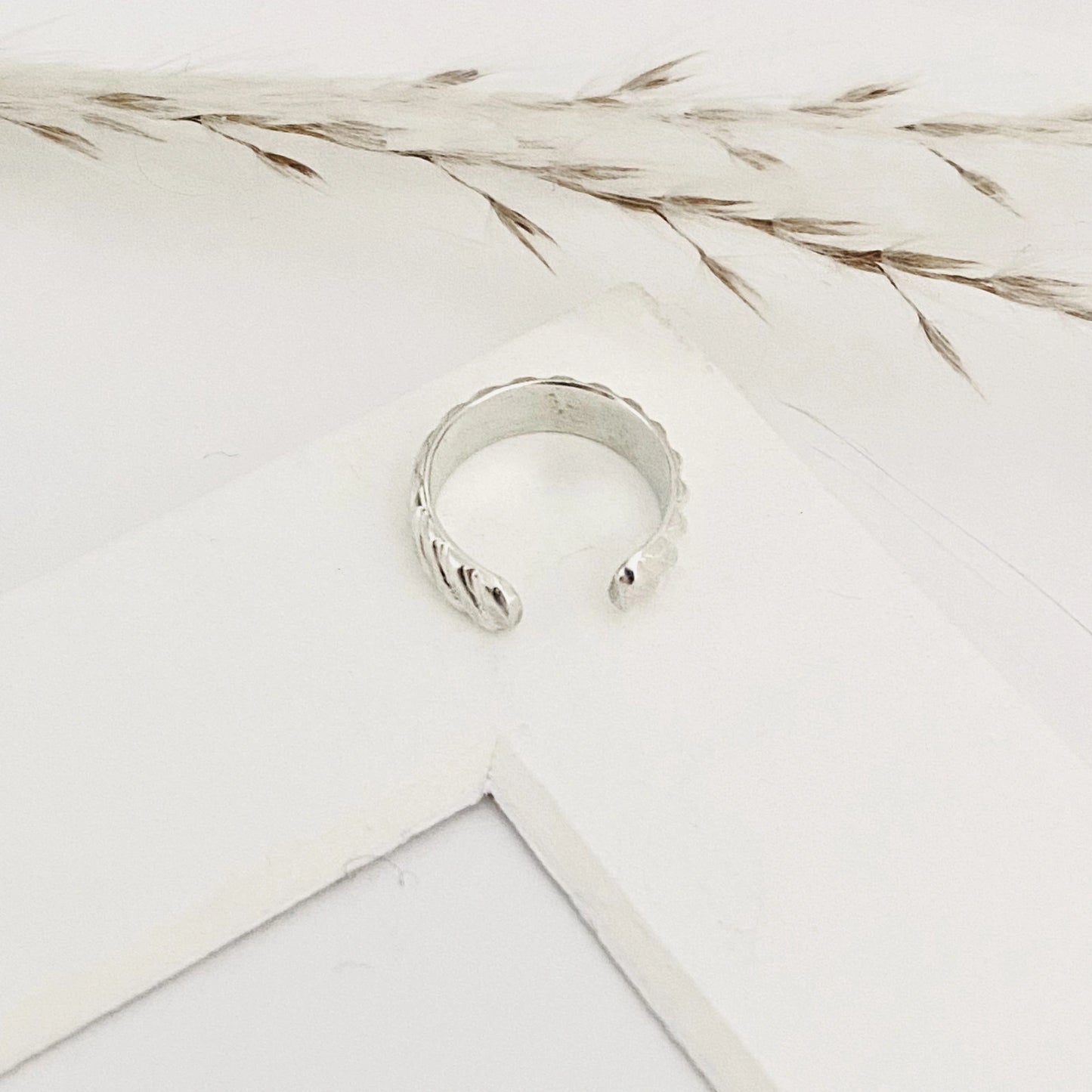 Luisana Jewelry Grace ear cuff in silver with a unique scalloped design for stylish ear accessories