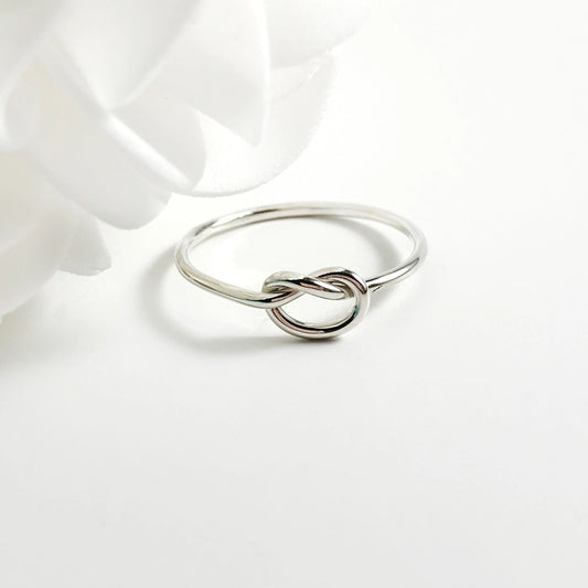 Luisana Jewelry Love Knot Ring in Silver with a delicate intertwining design for elegant style
