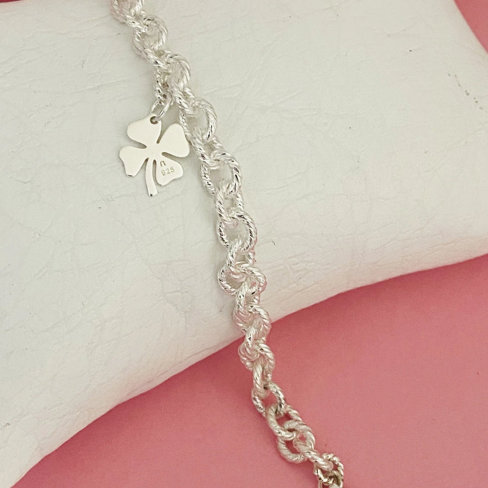 Luisana Jewelry lucky you bracelet with a silver chain and clover charm for good luck