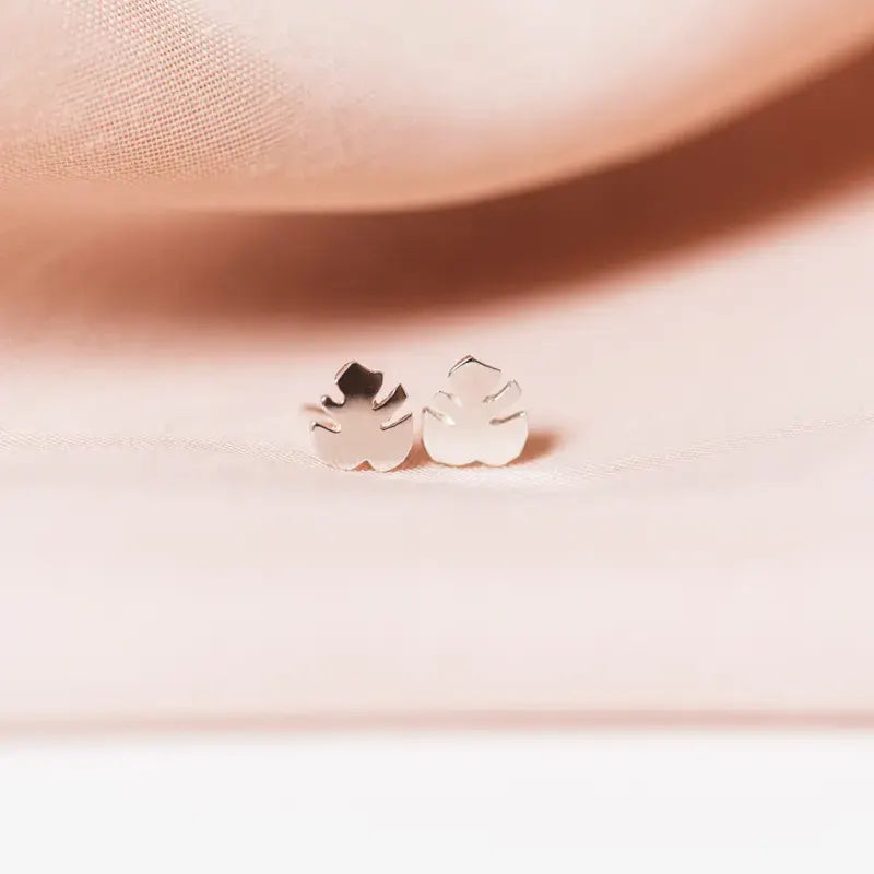 Luisana Jewelry mini monstera studs in silver, stylish and perfect for any occasion