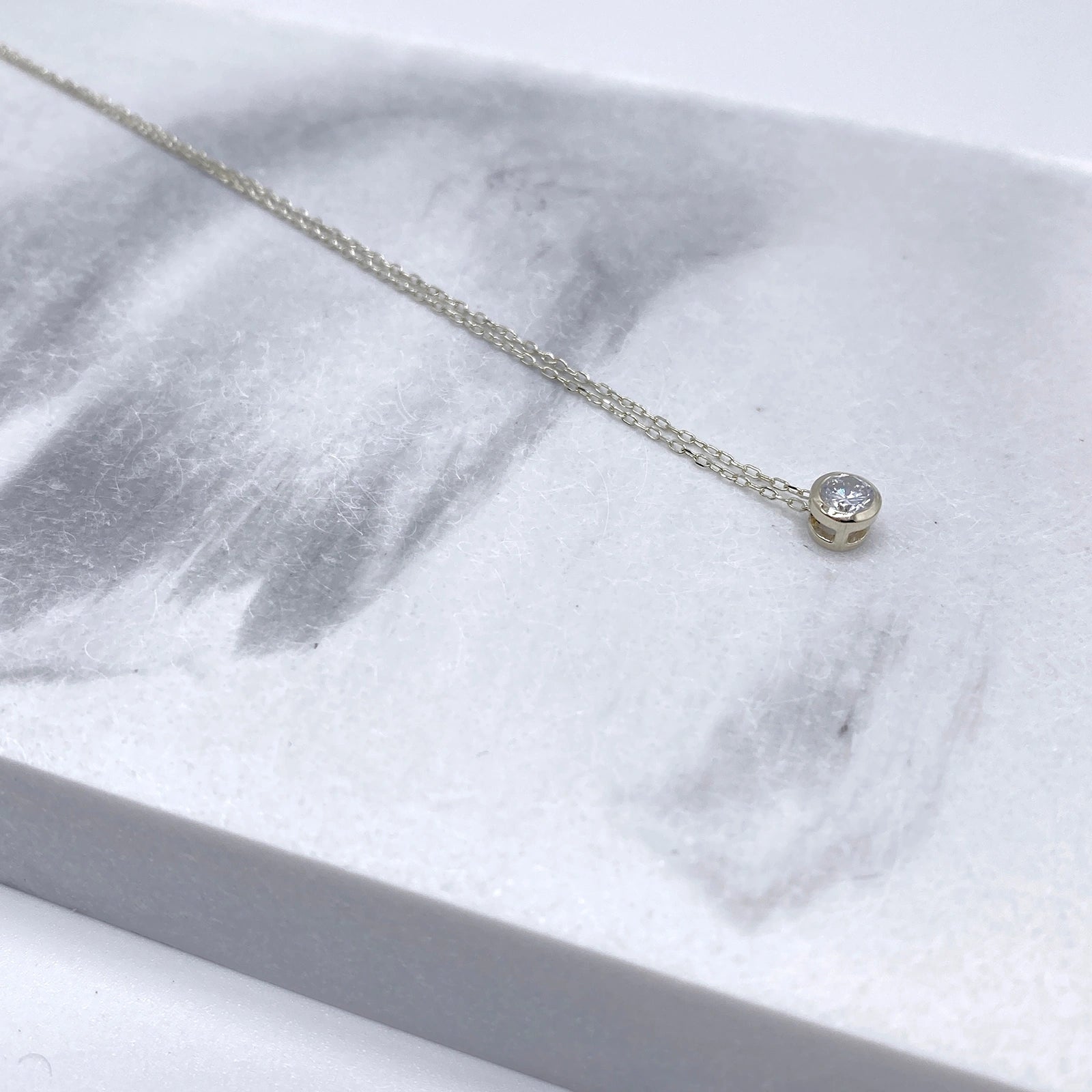 Luisana Jewelry Serene Necklace with a delicate chain and a sparkling pendant