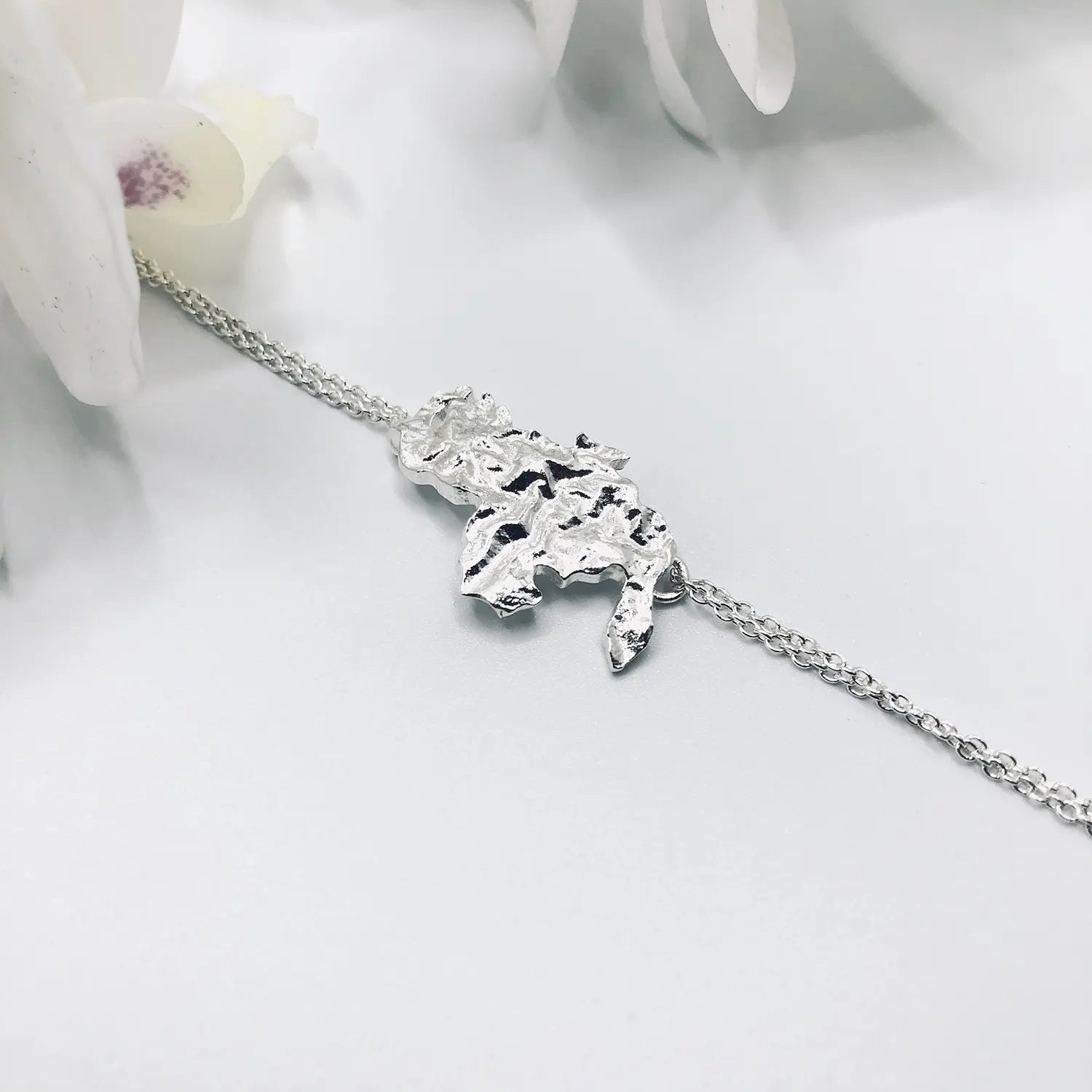 Luisana Jewelry Venezuela Bracelet Texture in Silver with a Unique Outline Design