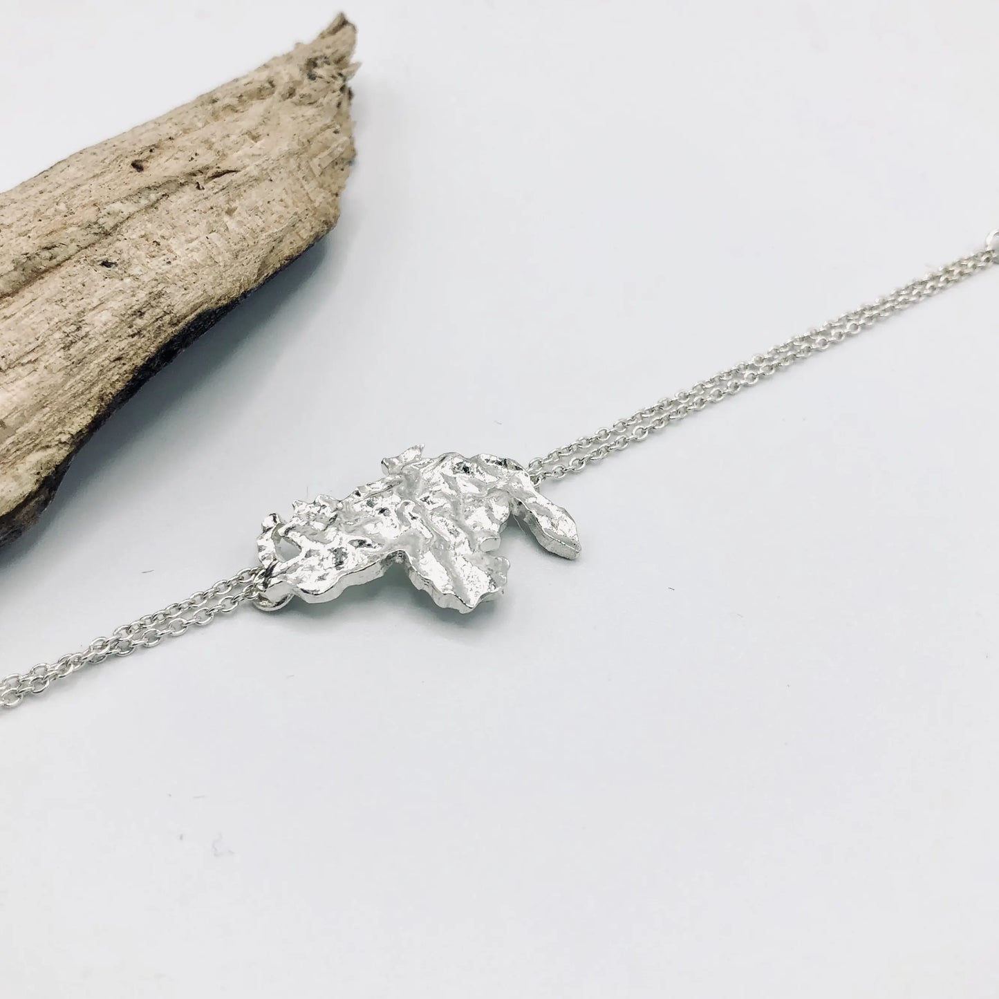 Luisana Jewelry Venezuela Bracelet Texture with a unique and elegant silver design