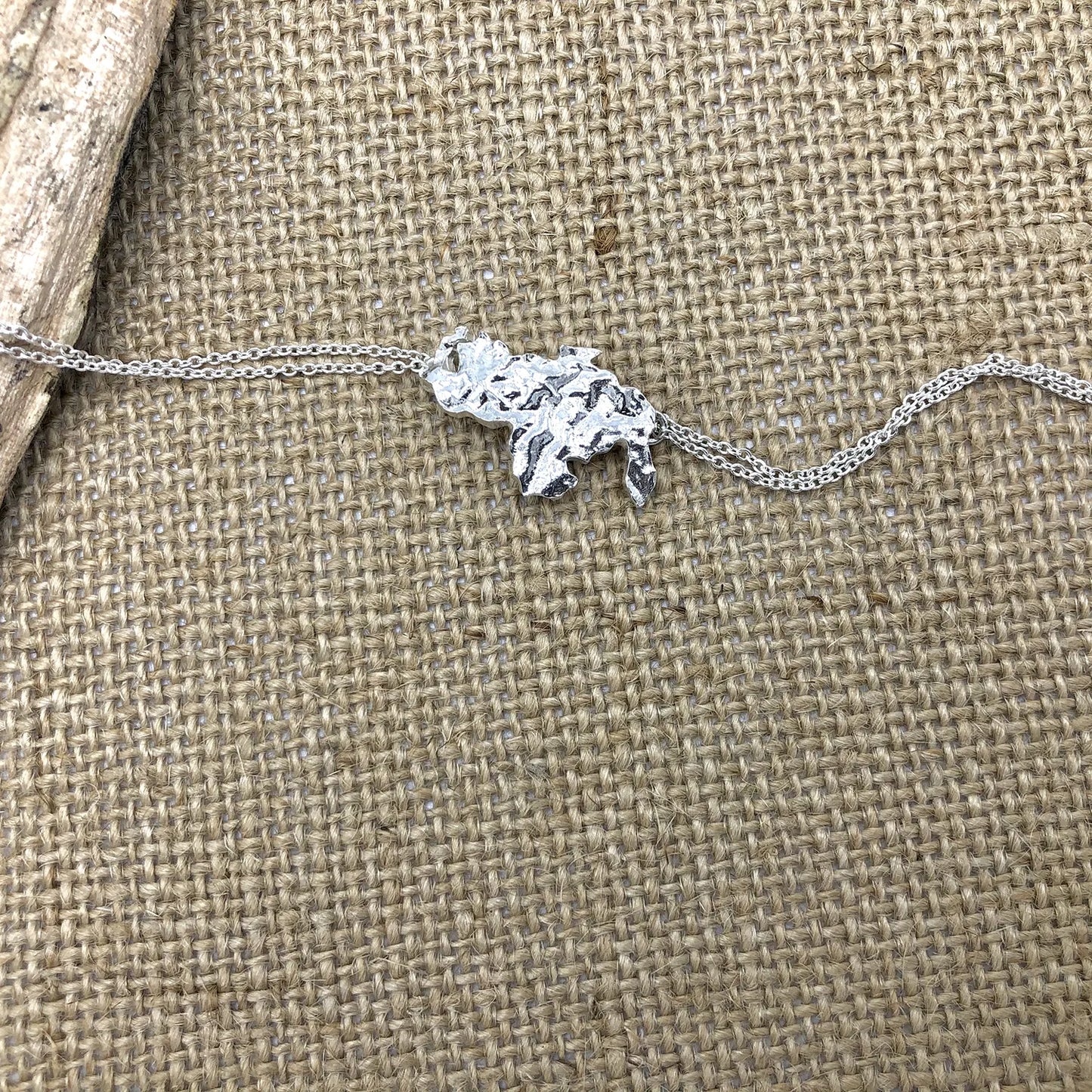 Luisana Jewelry Venezuela Bracelet Texture with unique design showcasing fine craftsmanship