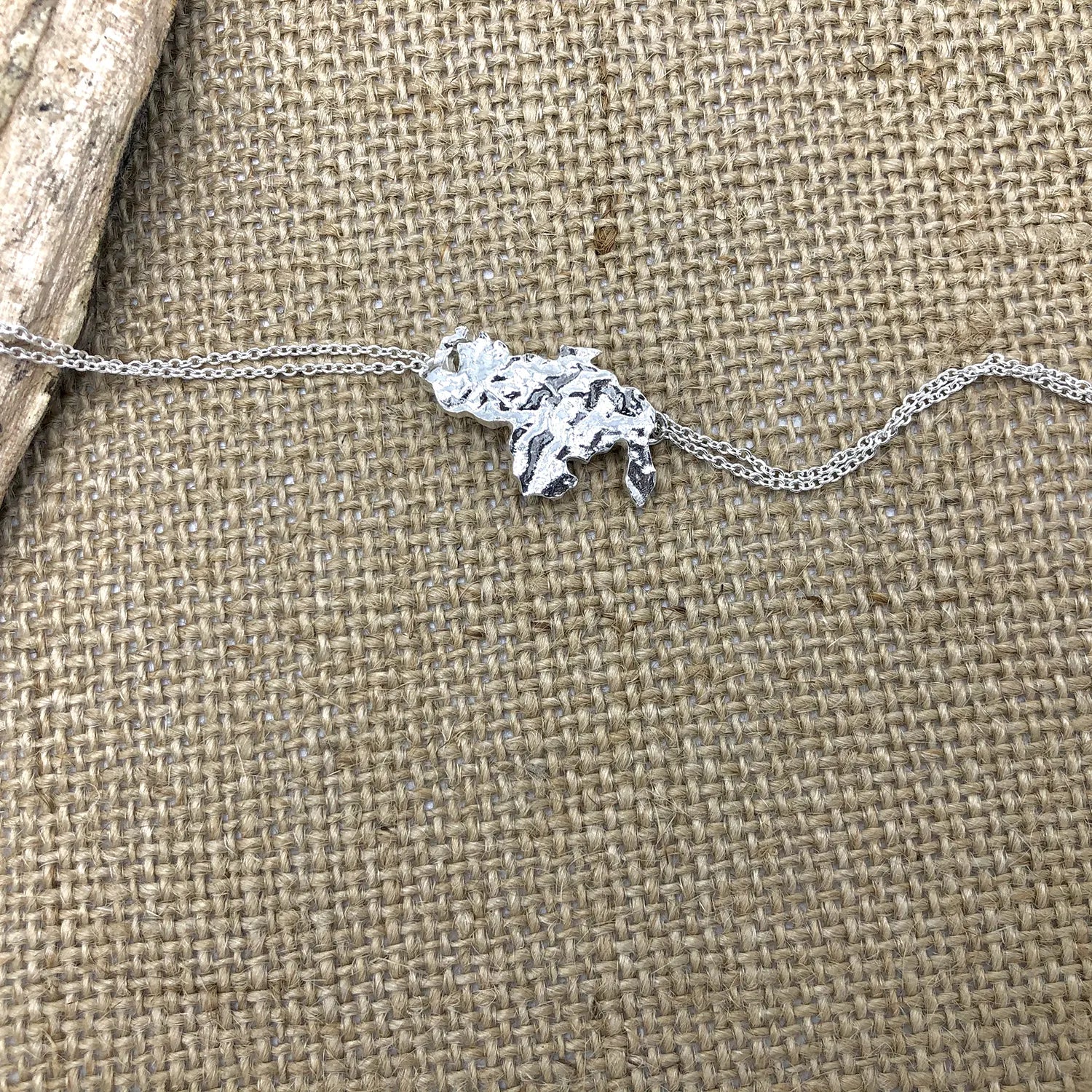 Luisana Jewelry Venezuela Bracelet Texture with unique design showcasing fine craftsmanship